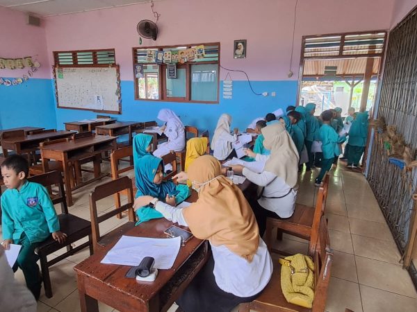 Kolaborasi Dengan Puskesmas Moyudan, SD Muhammadiyah Ngijon I Melaksanakan Imunisasi dan Tes Kebugaran Untuk Siswa Kolaborasi Dengan Puskesmas Moyudan, SD Muhammadiyah Ngijon I Melaksanakan Imunisasi dan Tes Kebugaran Untuk Siswa